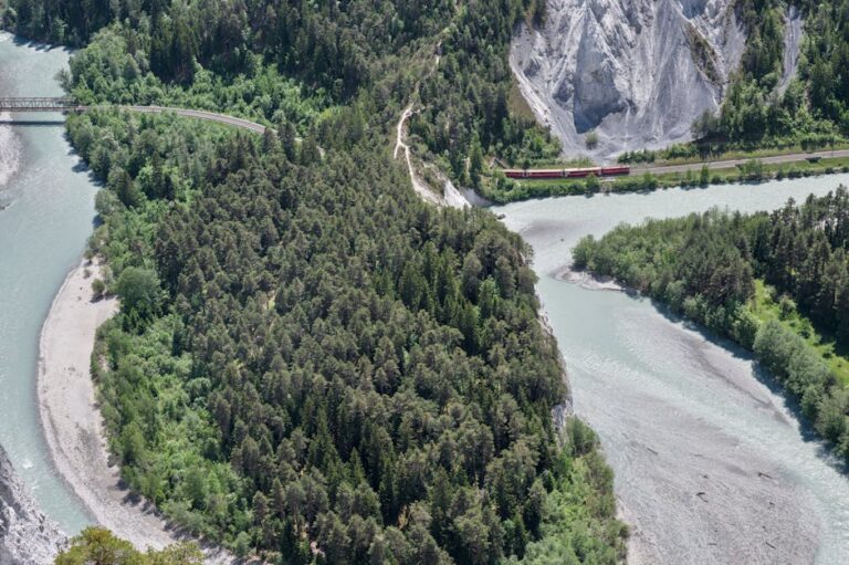 Egy nap a luxusvonaton: Alpok, pezsgő, gleccserek