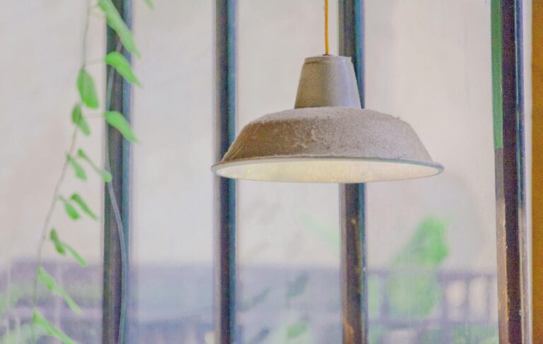 Így teremthetünk tökéletes hangulatot a lakásban a fények rétegezésével