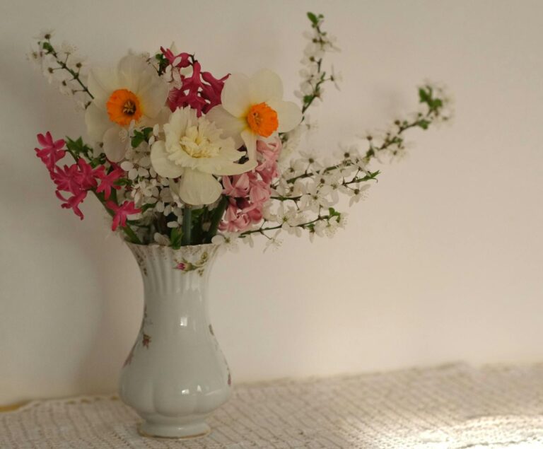 Így maradnak sokáig frissek és üdék a vágott virágok az otthonunkban