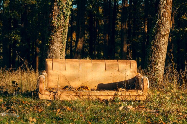 Miért érdemes belevágni a régi bútorok saját kezű felújításába?