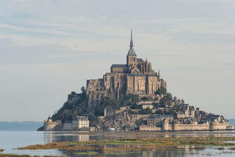 Miért érdemes legalább egyszer eljutni a franciaországi Mont-Saint-Michel szigetére?