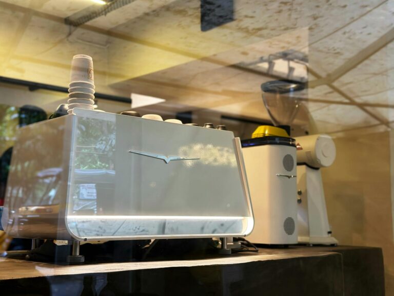 Miért érdemes néha egyedül is beülni egy moziba vagy kávézóba?