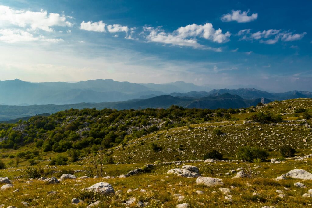 Így fedezhetjük fel Montenegró ismeretlen hegyvidékeit és kristálytiszta tavait